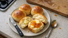 Εύκολα ψωμάκια πρωινού χωρίς μαγιά: αφράτα και έτοιμα σε 30 λεπτά