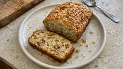 Ψωμί με μπύρα χωρίς μαγιά: ανακατεύεις, ψήνεις και μοσχοβολάει το σπίτι