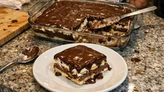 Εκλέρ ταψιού χωρίς ψήσιμο: το γλυκό ψυγείου με γυαλιστερή γκανάζ