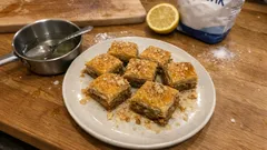 Σιρόπι για μπακλαβά με 3 υλικά: δένει σε 3 λεπτά και ποτίζει σωστά