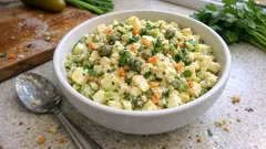 Κρεμώδης αυγοσαλάτα με σέλερι και μυρωδικά – ιδανική για σάντουιτς