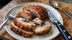 Πορκέτα στον φούρνο με τραγανή πέτσα: το ψήσιμο σε 2 φάσεις που πετυχαίνει