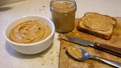 Σπιτικό φυστικοβούτυρο στο μπλέντερ: κρεμώδες, χωρίς πρόσθετα και έτοιμο σε λίγα λεπτά