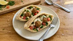 Νηστίσιμα σουβλάκια με φαλάφελ σε κυπριακή πίτα – τραγανά και δεν σπάνε στο τηγάνι