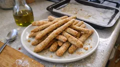 Σπιτικά κριτσίνια ολικής με ελαιόλαδο – τραγανά, εύκολα και πάντα πετυχημένα
