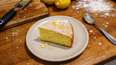 Αφράτο κέικ λεμονιού για τον καφέ — με καθαρό άρωμα εσπεριδοειδών