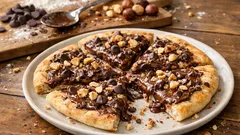 Πίτσα σοκολάτας με πραλίνα και φουντούκι – τραγανή βάση σε λίγα λεπτά