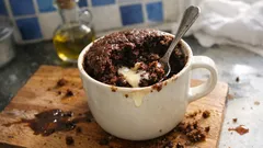 Σοκολατένιο mug cake σε κούπα: έτοιμο σε 1′20″ στα μικροκύματα