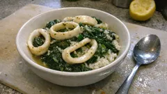 Καλαμαράκια με σπανάκι στην κατσαρόλα: λεμονάτα, τρυφερά και χορταστικά