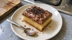 Τρουφάτο μυρμηγκάτο ταψιού: αφράτο, σωστά σιροπιασμένο και με κρέμα σοκολάτας