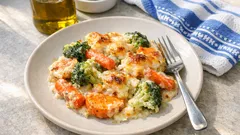 Λαχανικά ογκρατέν με μπρόκολο και γλυκοπατάτα: κρεμώδης κρούστα σε 20′