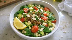 Σαλάτα κους κους με σπανάκι και αβοκάντο: χορταστική, νηστίσιμη και έτοιμη σε λίγα λεπτά