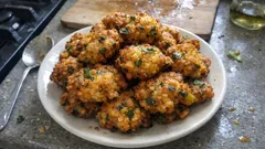 Κρεμμυδοκεφτέδες Πάρου «κουταλίτες» – αφράτοι, με δυόσμο και κεφαλοτύρι