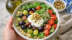 Πράσινη σαλάτα με σταφύλια και κινόα – δροσερή, χορταστική και έτοιμη σε λίγα λεπτά