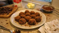 Εύκολα τρουφάκια με κακάο: βελούδινη γκανάς, χωρίς ψήσιμο και χωρίς μίξερ