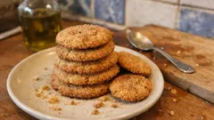 Τραγανά μπισκότα κανέλας με μέλι: το κόλπο της παγωμένης ζύμης