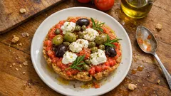 Ντάκος όπως στην Κρήτη: πώς να ποτίσει σωστά χωρίς να λασπώσει