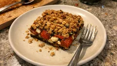 Αλμυρό κέικ χωρίς αυγά με ντομάτα, φέτα και τραγανή κρούστα βρώμης