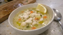 Λεμονάτη ψαρόσουπα με μπακαλιάρο: βελούδινη και ελαφριά, βήμα-βήμα