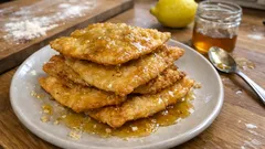 Νεράτες μυζηθρόπιτες Λασιθίου στο τηγάνι – λεπτές, τραγανές, με θυμαρίσιο μέλι