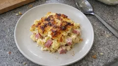 Μακαρόνια ογκρατέν στο φούρνο: κρεμώδη μέσα, ροδοκόκκινη κρούστα απ’ έξω