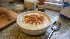 Ρυζόγαλο με μαστίχα και κανέλα: βελούδινο, χωρίς κόμπους και με καθαρό άρωμα