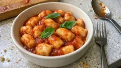 Σπιτικά νιόκι πατάτας αφράτα — το κόλπο για να μη «βαρύνουν»