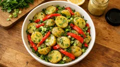 Νηστίσιμη πατατοσαλάτα με σως μουστάρδας – το κόλπο για να «ρουφήξουν» οι πατάτες