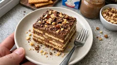 Γλυκό ψυγείου με πτι μπερ και πραλίνα: στρώνεται σε 10 λεπτά και «δένει» τέλεια