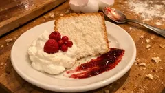 Angel Food Cake: το ανάλαφρο κέικ μαρέγκας που βγαίνει ψηλό και αφράτο