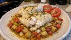 Μπακαλιάρος στο φούρνο με πατάτες και λαχανικά — ζουμερός χωρίς τηγάνι