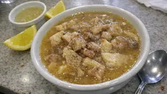 Παραδοσιακός πατσάς με καθαρό ζωμό – διπλό βράσιμο και δυνατό σκορδοστούμπι