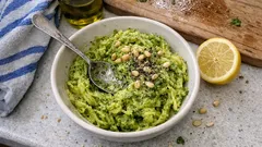 Μακαρόνια κολοκύθας με πέστο αβοκάντο: vegan, χωρίς γλουτένη και τόσο κρεμώδη