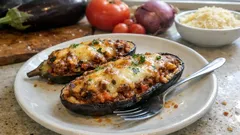 Μελιτζάνες παπουτσάκια με κιμά και μπεσαμέλ – πλούσια, δεμένα και σωστά ροδισμένα