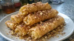 Τραγανές δίπλες με θυμαρίσιο μέλι και καρύδι – βήμα βήμα για να πετύχουν