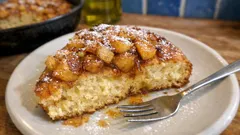 Μηλόπιτα στο τηγάνι με καραμελωμένα μήλα – αφράτη, ζεστή και χωρίς φούρνο