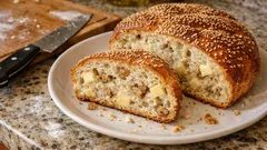 Τυρόψωμο με καρύδια και κεφαλοτύρι στη γάστρα – αφράτο, αρωματικό και με τραγανή κόρα