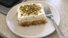 Εκμέκ κανταΐφι στο ταψί: τραγανή βάση, κρέμα χωρίς σβόλους και σαντιγί