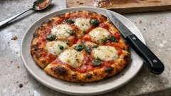 Πίτσα χωρίς γλουτένη με τραγανή βάση: ψήσιμο σε καυτή πλάκα για αποτέλεσμα πιτσαρίας