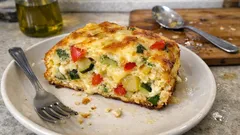 Ομελέτα φούρνου με πατάτες και τυρί: αφράτη, χορταστική και κόβεται σε μερίδες