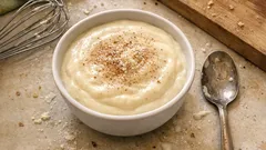 Μπεσαμέλ με κορν φλάουρ: βελούδινη σε λίγα λεπτά, χωρίς σβόλους