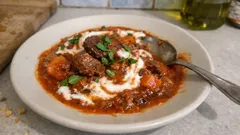 Μοσχάρι κατσαρόλας με λαχανικά και σως γιαουρτιού – τρυφερό και δεμένο