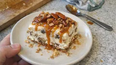 Γιαουρτογλυκό ψυγείου με μπισκότα και dulce de leche — στήνεται πανεύκολα