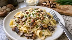 Παπαρδέλες με διπλό μανιτάρι σε βελούδινη λευκή σάλτσα – «εστιατορικό» στο σπίτι