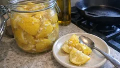 Λεμόνια τουρσί στο βάζο: η απλή συνταγή που δίνει βάθος σε κάθε φαγητό