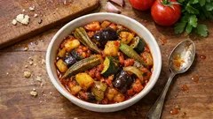 Τουρλού στη γάστρα: λαχανικά που μελώνουν στον φούρνο και είναι ακόμη καλύτερα την επόμενη μέρα