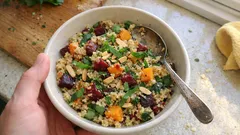 Vegan πιλάφι κινόα με παντζάρι και κολοκύθα – σπυρωτό και αρωματικό