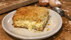 Τυρόπιτα με καταΐφι σαν σουφλέ: τραγανή απ’ έξω, κρεμώδης μέσα